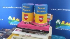 Sztum. Mieszkańcy pomagają uchodźcom z Ukrainy – społeczny kiermasz książek i kolorowe bratki.