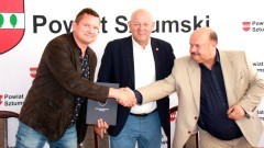 Sztum. Będą remonty dachów w powiecie – podpisano stosowne umowy.