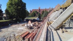 Przedzamcze Zamku Malbork: Przebudowa zabytkowych budynków gospodarczych - czerwiec 2022 [wideo, foto]