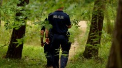 Nowy Dwór Gdański. Sezon na grzybobranie trwa – policja apeluje o rozsądek.