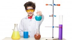 W jaki sposób zainteresować dziecko nauką chemii?