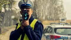 Powiat nowodworski. Przekroczenie prędkości i jazda na podwójnym gazie – policjanci podsumowali weekend.
