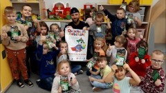 Sztum. Oklaski za odblaski – policjanci rozmawiali z przedszkolakami o ich bezpieczeństwie na drodze.