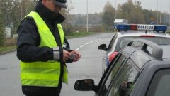 Elbląg: Uchyl szybę, połóż ręce na kierownicy i … czekaj. Co robić, gdy policjant zatrzyma na drodze - policyjny poradnik kierowcy - 24.03.2016