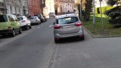 Mandat za złe parkowanie? Mistrzowie(nie tylko)parkowania na Żeromskiego w Malborku - 07.04.2016