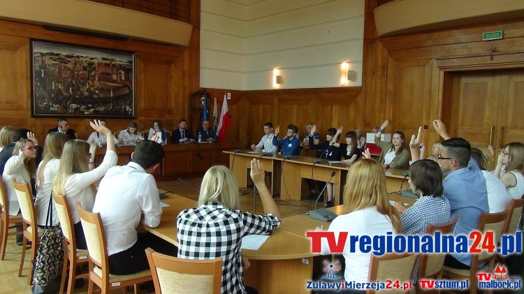 Nowi radni zostali zaprzysiężeni. I Młodzieżowa sesja Rady Miasta&#8230;