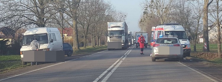 Cisy (Malbork): Uderzył w karetkę jadącą na sygnale - 22.11.2016