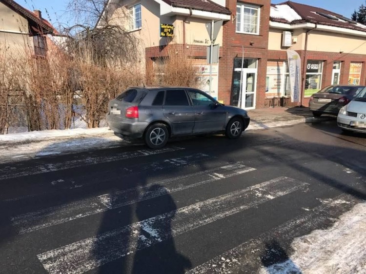 Kierowca spieszył się do kwiaciarni Mistrzowie(nie tylko) parkowania&#8230;