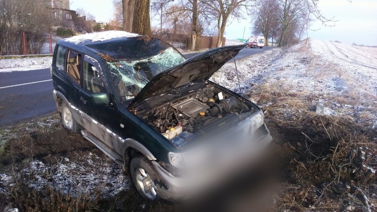 Dąbrówka Malborska: Dachowanie terenowego nissana. Dlaczego auto zjechało&#8230;