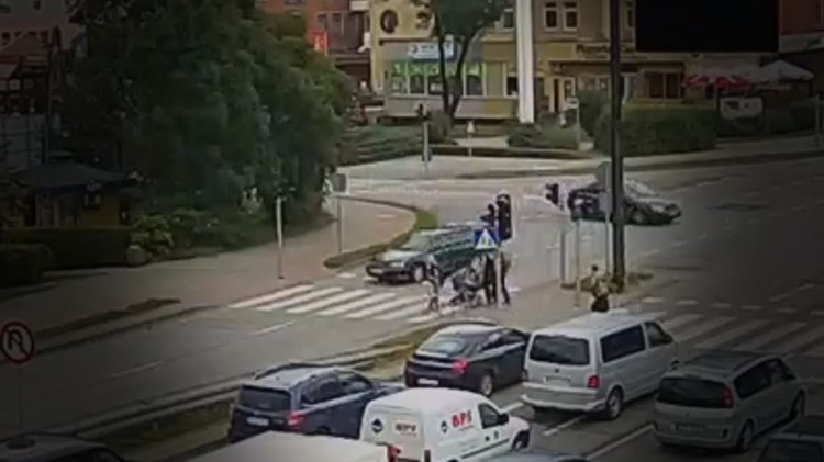 O włos od tragedii na pasach w Malborku. Prawie potrącił dziecko -&#8230;