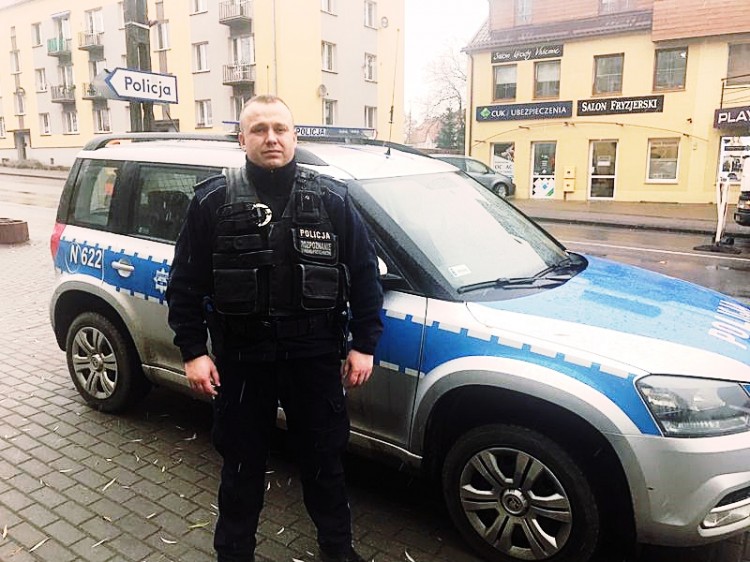 Sztumscy policjanci pomogli kobiecie rodzącej w samochodzie - 21.11.2017