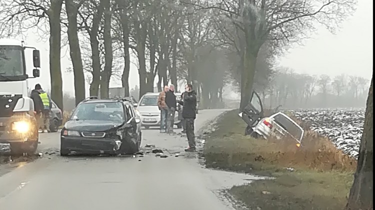 Powiat malborski: Uwaga wypadek! Osoba ranna w zderzeniu trzech samochodów&#8230;