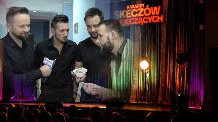 „W Stanach jedliśmy smalec”. Kabaret Skeczów Męczących w Malborku&#8230;