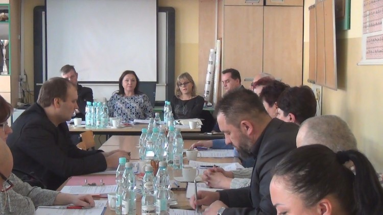 XXXII sesja Rady Gminy Malbork. Plany modernizacji dróg, uchwały oświatowe&#8230;