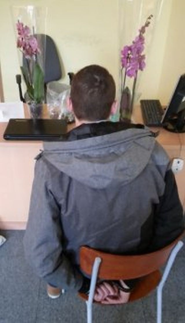 Storczyki i laptop łupem 20-latka. Wiosenny złodziej w rękach policji!