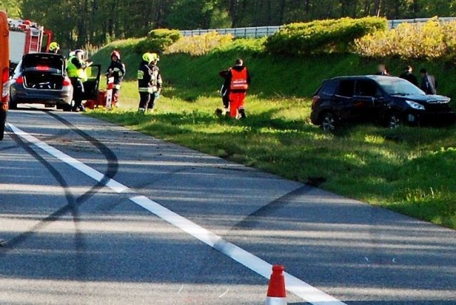 Zderzenie BMW z Subaru na autostradzie A1 w Swarożynie. 