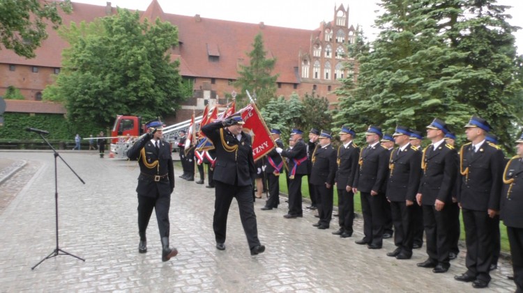 Codziennie z narażeniem życia są gotowi do niesienia pomocy. Dzień&#8230;