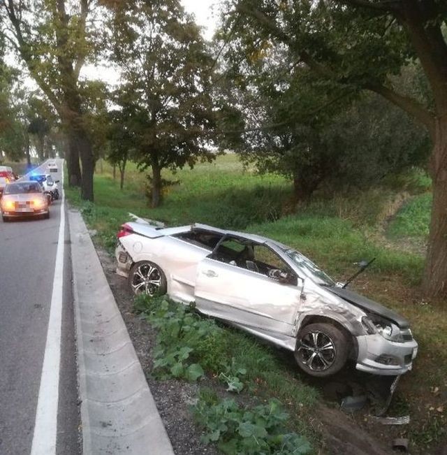 Droga krajowa nr 55: Stracił panowanie nad autem i dachował. 32-letni&#8230;