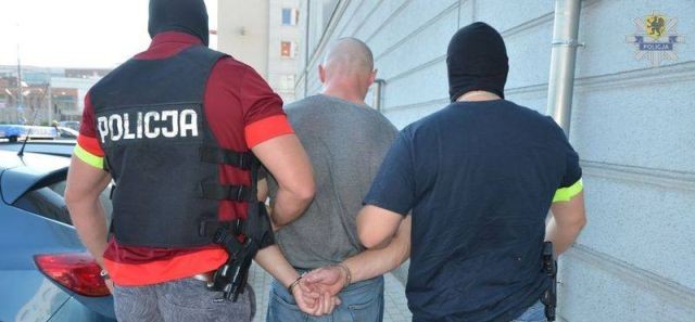 Wybił szybę w gdańskiej synagodze. 27-latek w rękach policji.