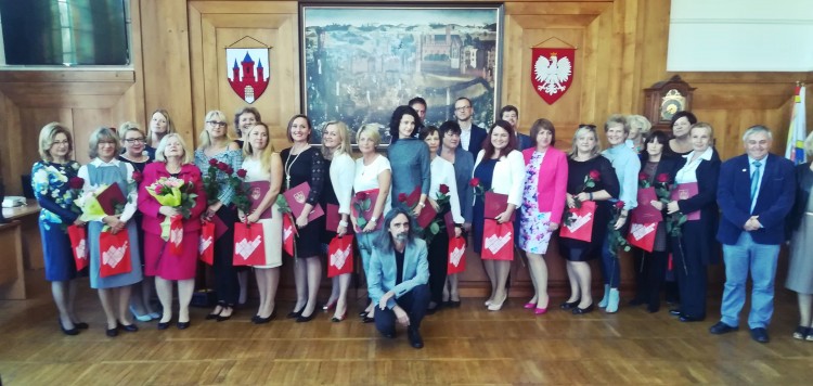 Nagrody Burmistrza Miasta Malborka dla 20 nauczycieli i dyrektorów malborskich&#8230;