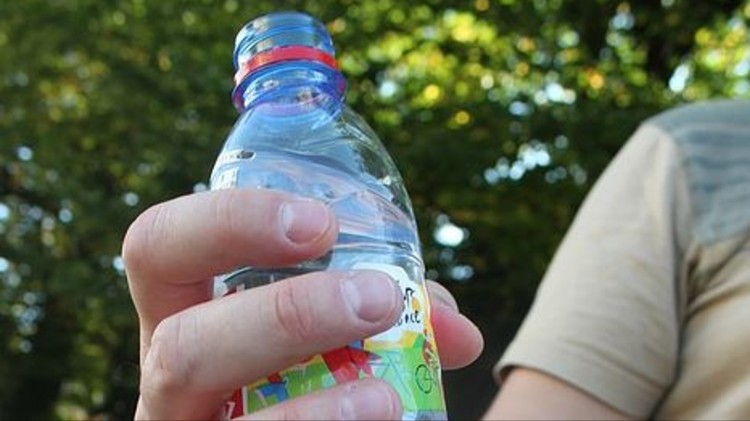 W Europie kaucja za plastikowe butelki, a w Polsce duży sprzeciw. Czy&#8230;