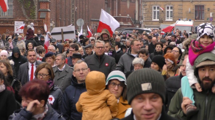Biało-czerwony marsz w Malborku. Obchody 100. rocznicy odzyskania niepodległości&#8230;