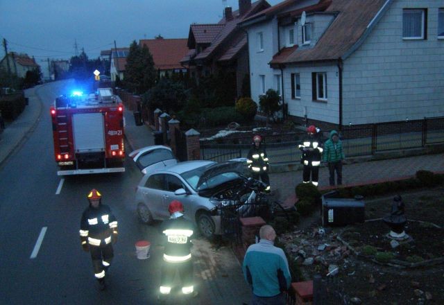 Malbork: Wjechał w ogrodzenie. Kierowca ukarany mandatem.