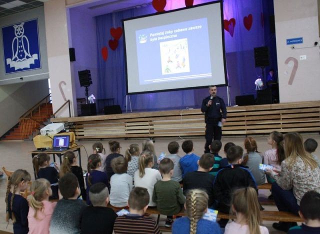 Bezpieczne ferie: Spotkania policjantów z uczniami powiatu malborskiego.