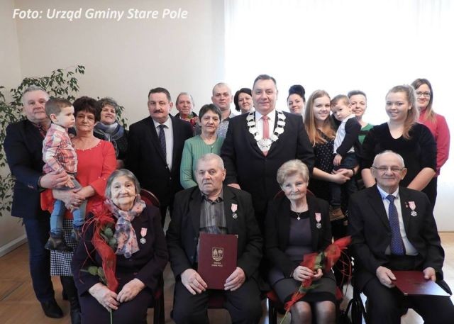 Wręczenie medali za długoletnie pożycie małżeńskie w Starym Polu.