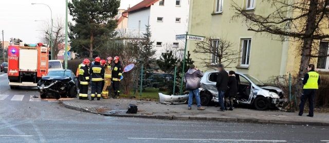 Zderzenie Audi z Toyotą. 22-letniemu kierowcy zatrzymano prawo jazdy.