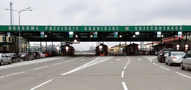 Więzienie i praca na cele społeczne za znieważenie funkcjonariusza…