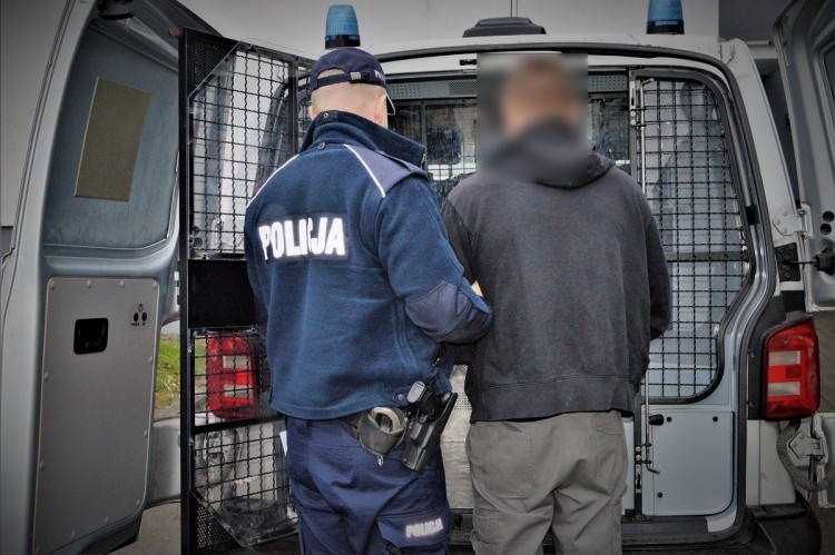 Po napadzie na listonoszce, sprawcom nie udało się zbiec z kraju.