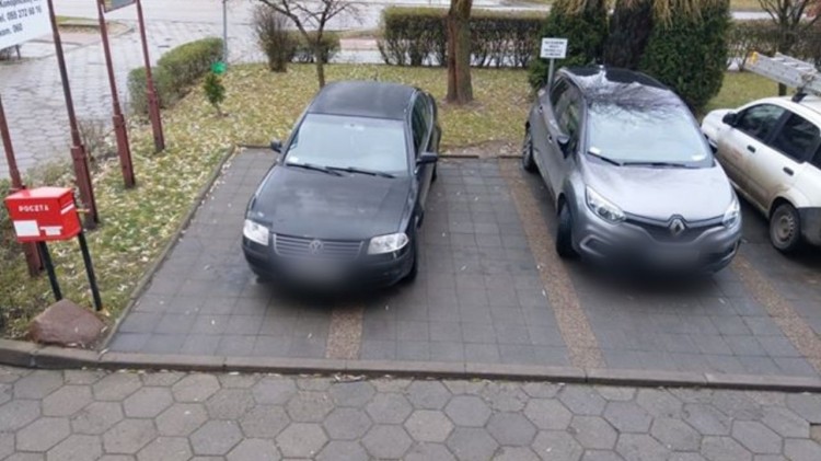 Mistrz (nie tylko) parkowania na Kotarbińskiego w Malborku.