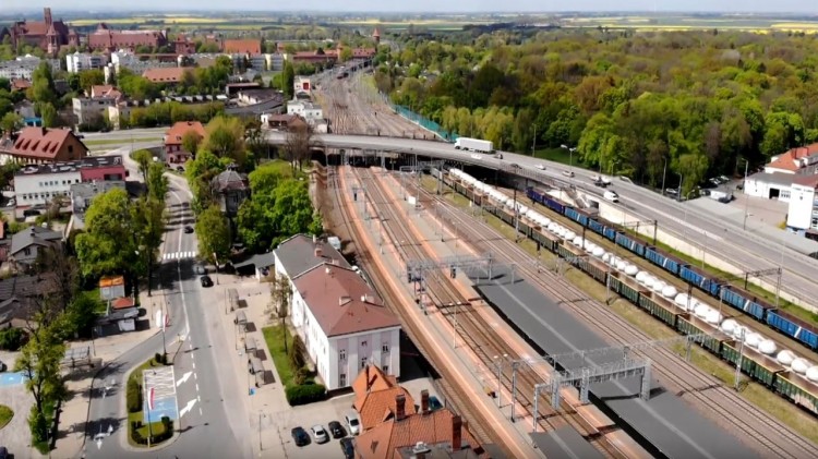 Pożar siarki w kolejowym wagonie – weekendowy raport malborskich służb&#8230;