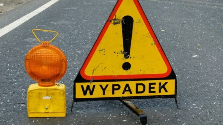 Jedna osoba poszkodowana w wypadku w Piaskowcu – raport nowodworskich służb mundurowych.