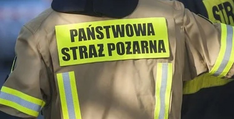Dachowanie osobówki w Sztumskiej Wsi  – raport sztumskich służb mundurowych.