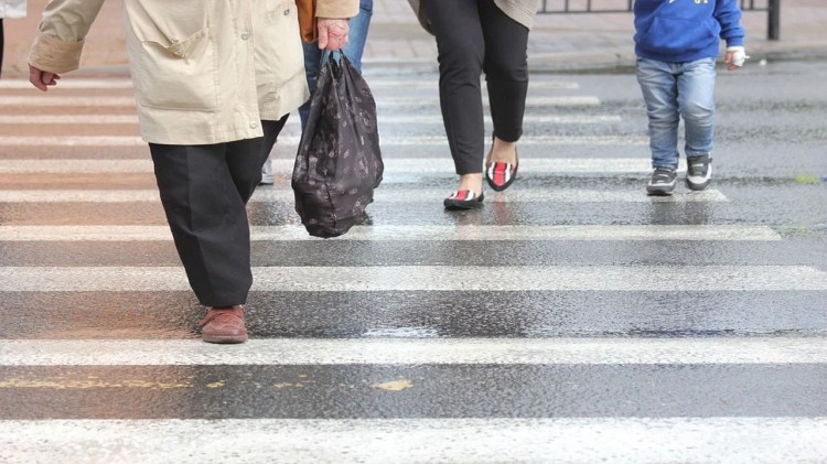 Potrącenie kobiet na przejściu dla pieszych – raport sztumskich służb mundurowych.
