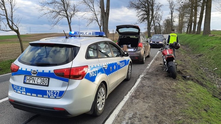 Pijani kierowcy, agresywny pieszy i zderzenie osobówki z motocyklem -&#8230;