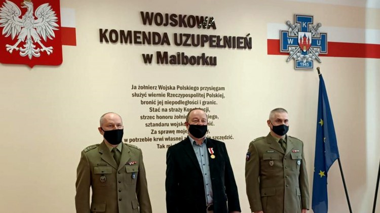 Malbork. Andrzej Panek odznaczony złotym medalem „Za Zasługi Dla Obronności&#8230;