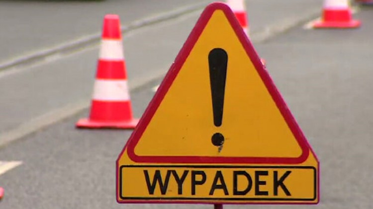 Jedna osoba w szpitalu po dachowaniu w Starym Mieście – raport sztumskich służb mundurowych.