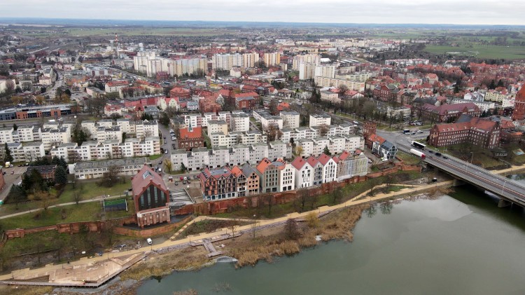 Malbork. Na osiedlu Stare Miasto likwidowane są karty parkingowe.