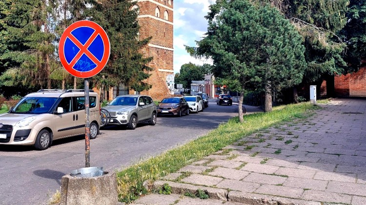 Mistrz (nie tylko) parkowania na Starym Mieście w Malborku.