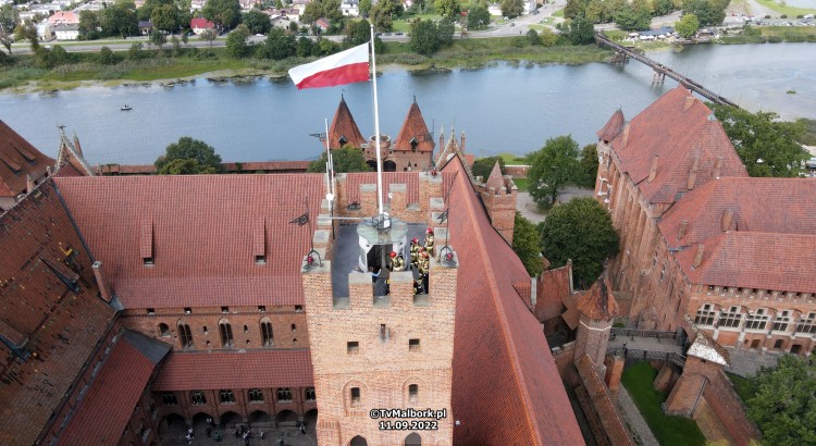 Malbork. Strażacy oddali hołd poległym kolegom. Honorowa Wspinaczka&#8230;