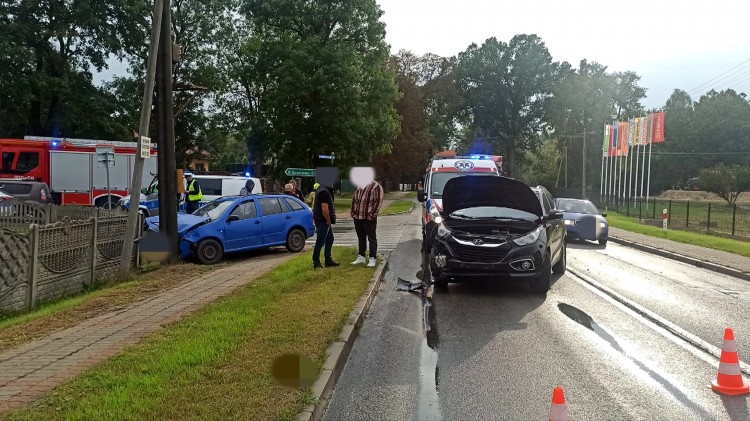 DK22. Kobieta poszkodowana po zderzeniu dwóch osobówek w Starym Polu.