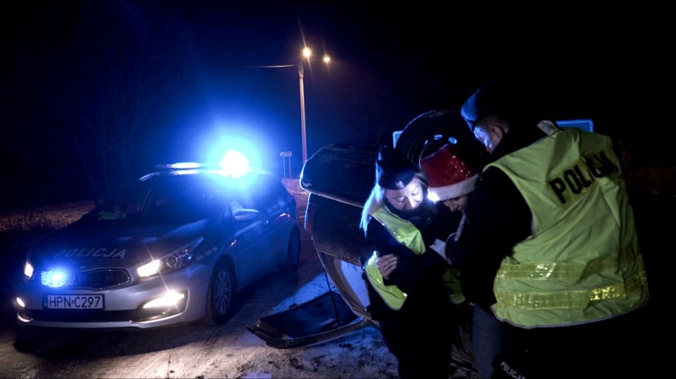 Nowy Dwór Gdański. Bezpieczne i radosne święta – kilka rad od policjantów. Wideo