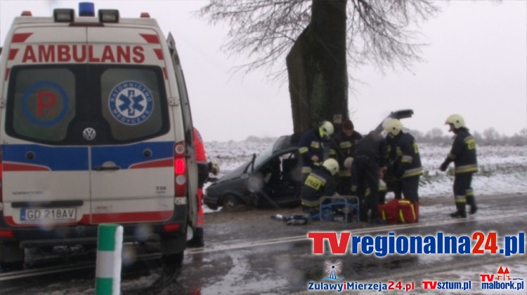 Przezmark. Tragedia na drodze. Zginęła młoda kobieta, jej dziecko walczy&#8230;