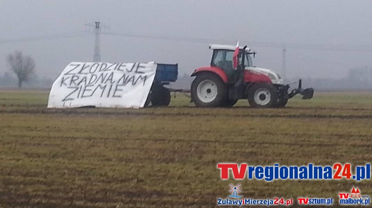 Dworek. Protest rolników. Chcą rozmów z GDDKIA i wypłaty odszkodowań - 15.02.2016