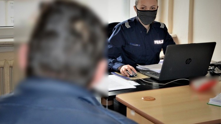 Tczew. Pijany kierowca spowodował wypadek i uciekł z miejsca zdarzenia.
