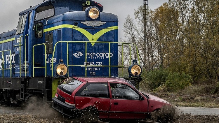 PKP PLK. Nie ma wakacji od bezpieczeństwa na przejazdach kolejowych.