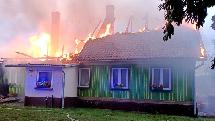 Stracili dobytek życia w pożarze domu  – raport nowodworskich służb mundurowych.